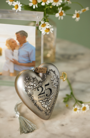 25th Anniversary Silver Musical Art Heart Demdaco