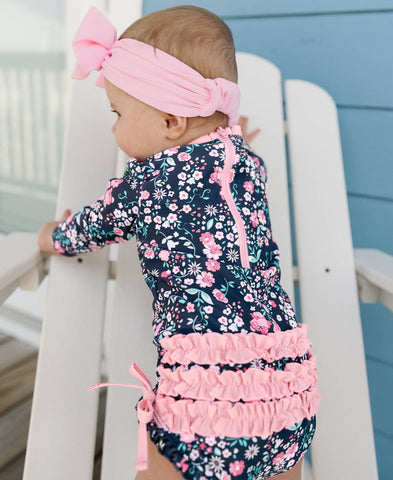 Baby Girls Moonlit Meadow Long Sleeve One Piece Rash Guard Swimsuit with Signature Rear Ruffles
: 3-6m RuffleButts + RuggedButts