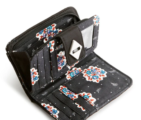 Small Turnlock Wallet : Moonless
Night Vera Bradley